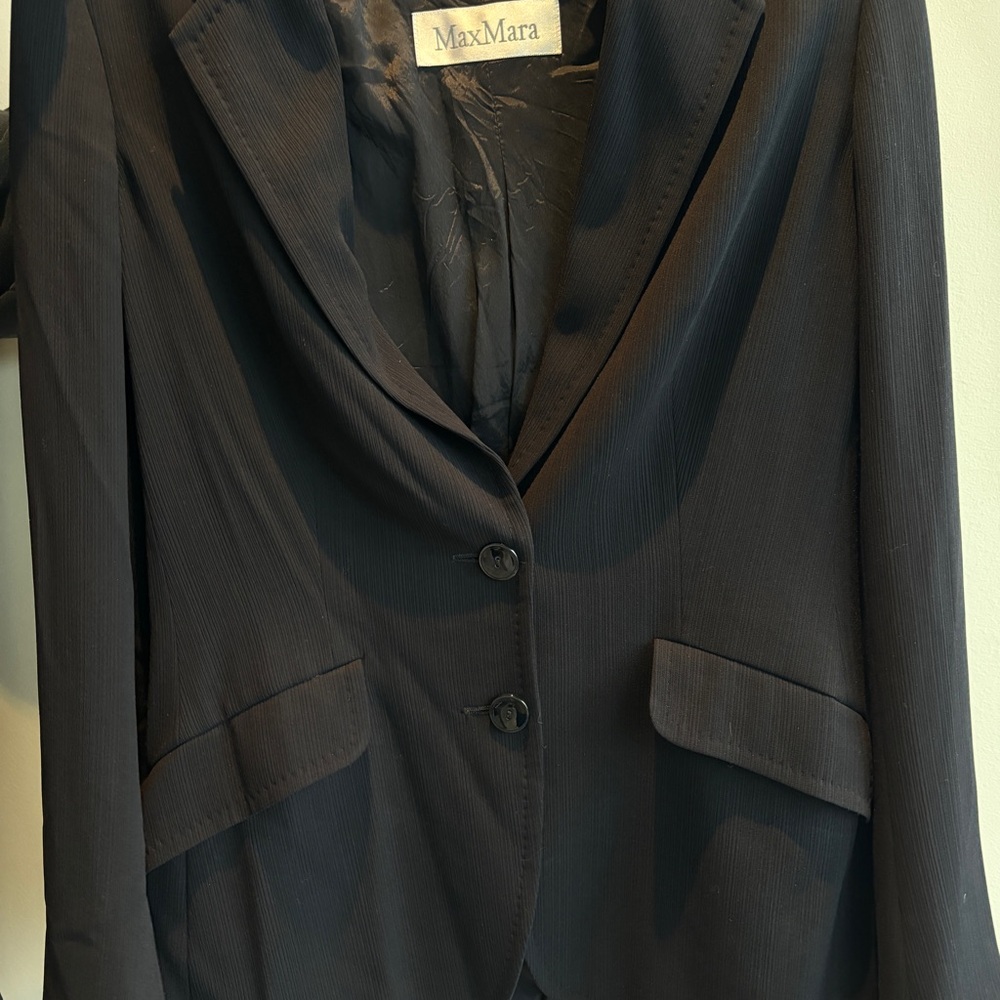 MaxMara Elegant Black Blazer